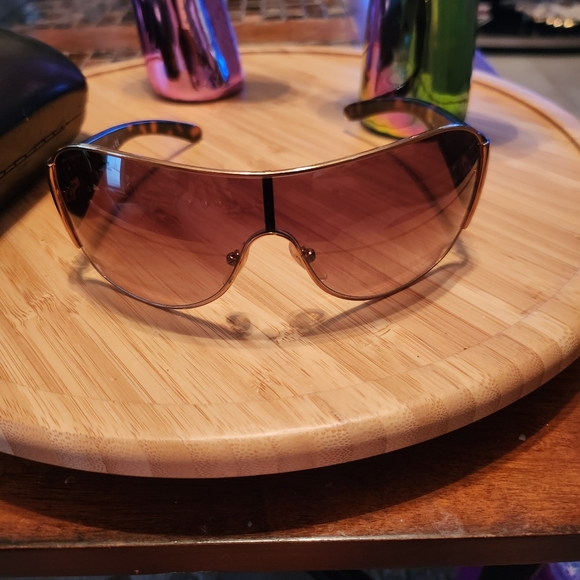 Prada sunglasses with case - Picture 6 of 10